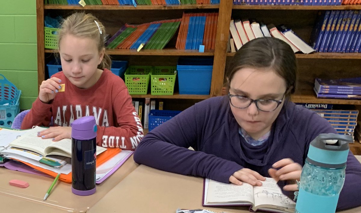 holt_RHS_MathIn's tweet image. Caught these friends reading today!📚@LES_Panthers #5threads
