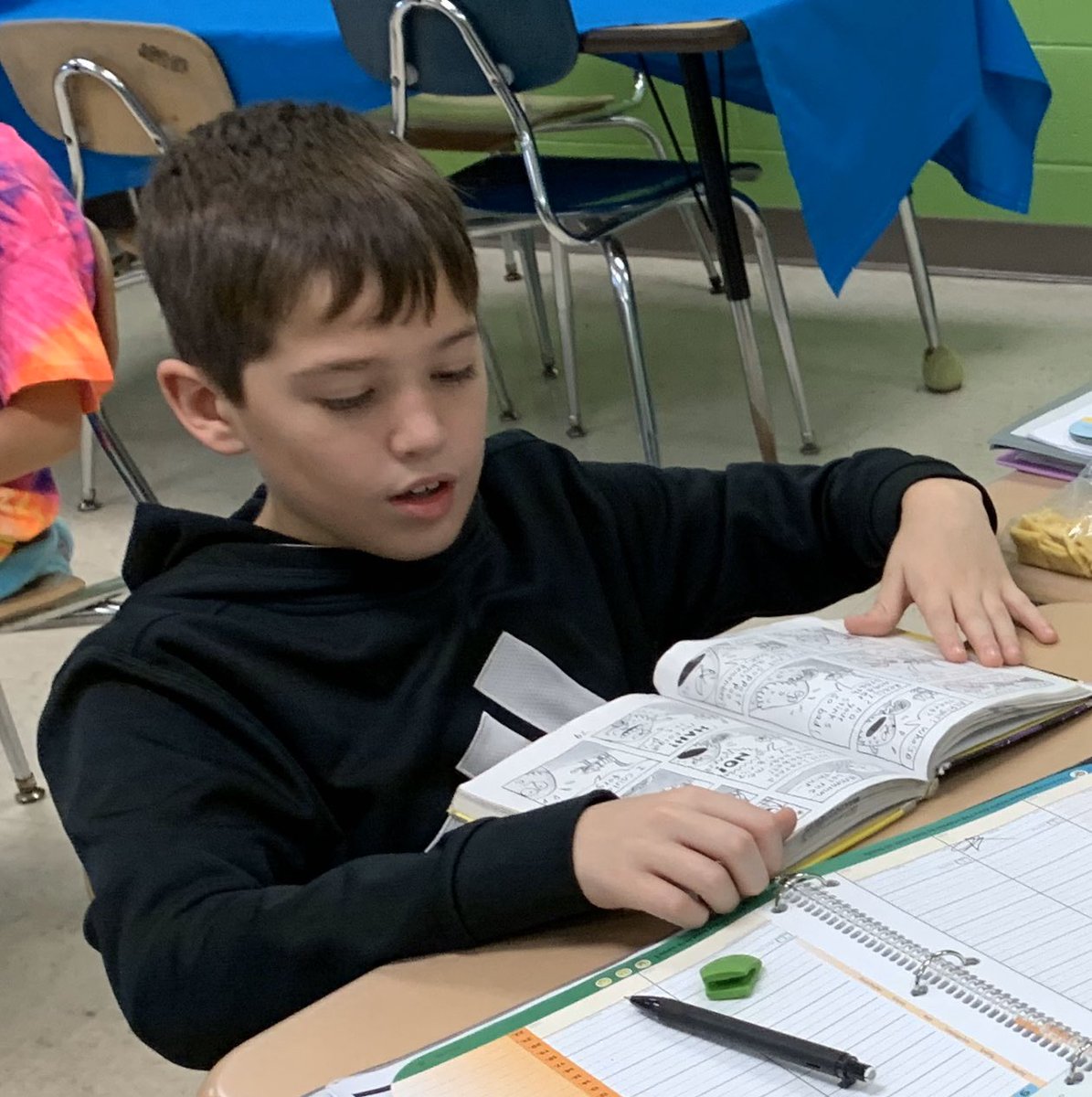 holt_RHS_MathIn's tweet image. Caught these friends reading today!📚@LES_Panthers #5threads