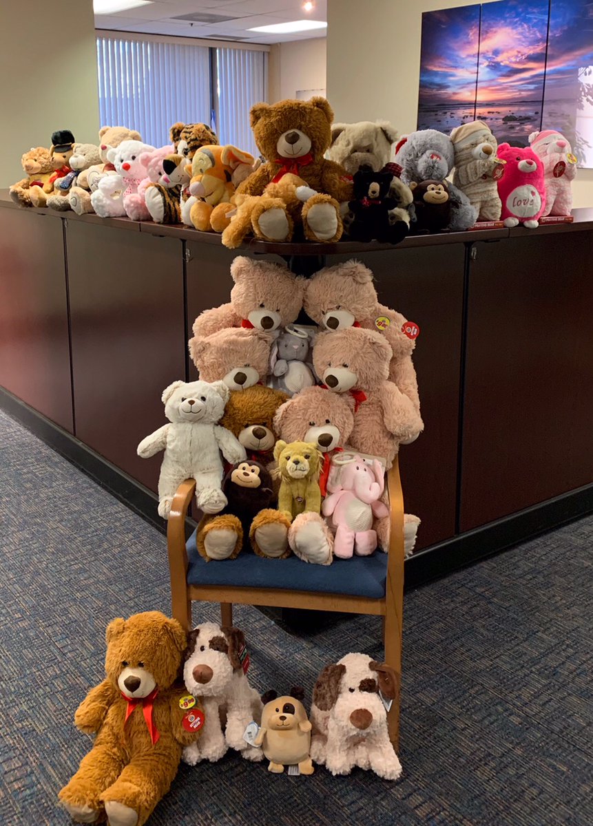 VENTURASHERIFF's tweet photo. Our deputies give out Teddy Bears to comfort children when they experience traumatic events. We appreciate the huge donation of bears from @EmbassySuites Mandalay Beach Resort, whose employees came through for our local kids. @VCSOVentura #VCSheriff https://t.co/XqaB4Dzgpn