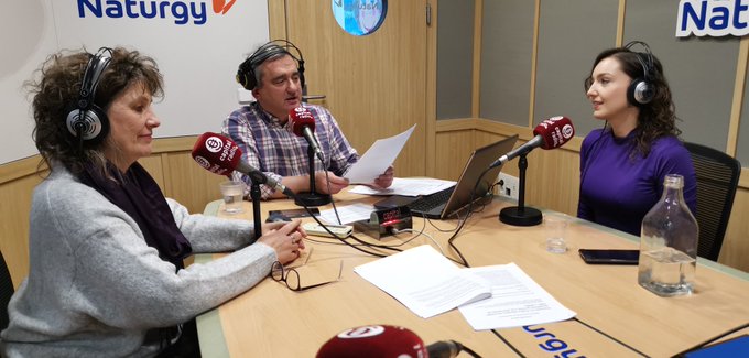 CAPITAL RADIO (@capitalradiob) on Twitter photo En @Aqui_somosasi, <a href="/Carmen_Ibeas/">Carmen Ibeas</a> y su madre nos traen la obra "Mi madre, Serrat y yo" que se puede ver en la <a href="/salaplotpoint/">Sala Plot Point</a>
🎙️ Capitalradio.es En @Aqui_somosasi, <a href="/Carmen_Ibeas/">Carmen Ibeas</a> y su madre nos traen la obra "Mi madre, Serrat y yo" que se puede ver en la <a href="/salaplotpoint/">Sala Plot Point</a>
🎙️ Capitalradio.es