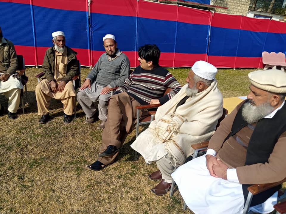 LowerDirPolice's tweet photo. مورخہ04.01.2020 ڈی پی او دیرپاین جناب عارف شہباز وزیر کی خصو صی ہدایت پر سال 2019 میں ریٹایرڈ پولیس افسران کے لیے بڑےکھانے کا پروگرام کےچند عکاس٠ https://t.co/myHGe5typl