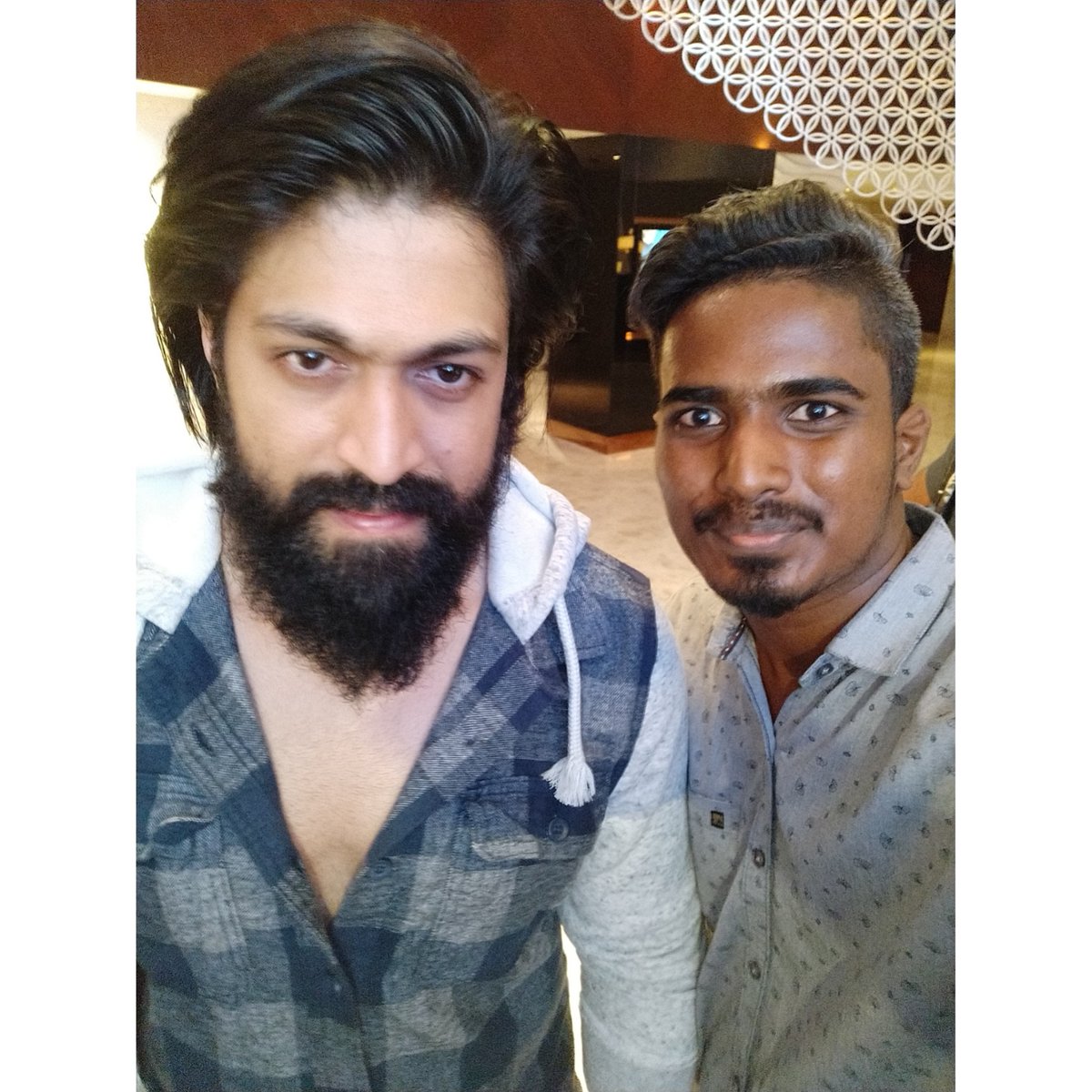 Shridhar_thala_'s tweet photo. Many more happy returns of the day 🎉 @TheNameIsYash 🤩🔥😍 have a great movies ahead 🔥 bro  #HappyBirthdayYash 
#KGFChapter2 
#RockyBhai https://t.co/bYlUu5lRDH