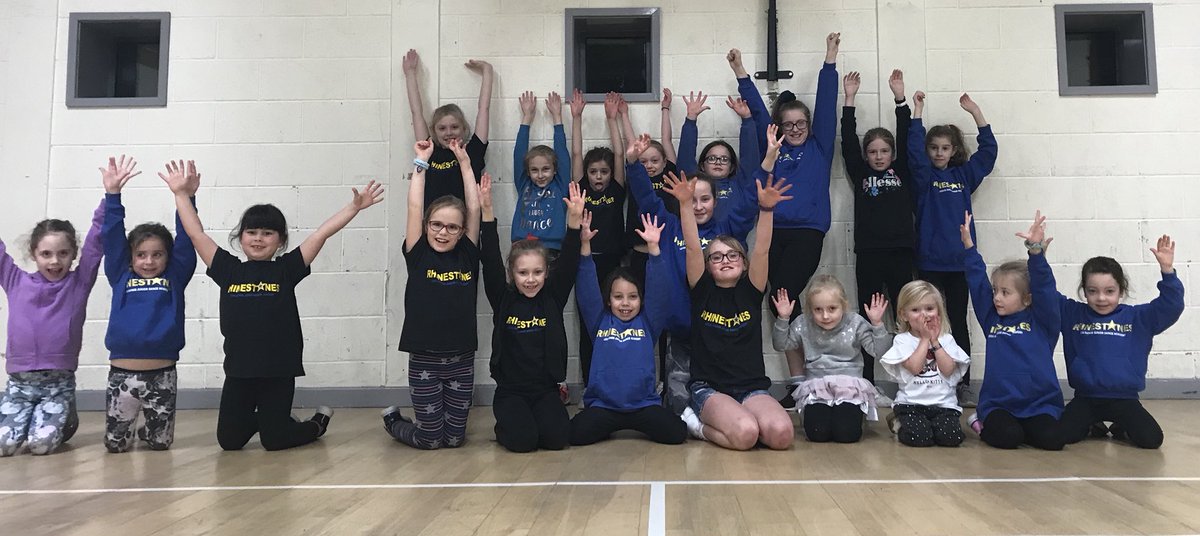 rhinestones09's tweet photo. The temple Moor gang were back to business tonight 💙💛 https://t.co/cECsB10FNh