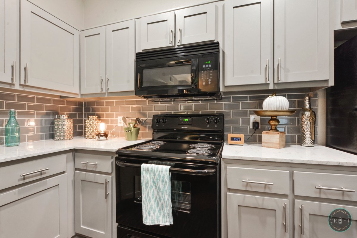 craftapartments's tweet photo. Southeast ATX!
If you're renovating your life in 2020, you might as well move in to an awesome renovated apartment too ๐๐ฏ
1/1 @ $990
2/2 @ $1,805
#craftyourlifestyle #craftapartmentlocators
#austinapartments #austinrealestate #austin #austincondos https://t.co/DVngKTsbPv