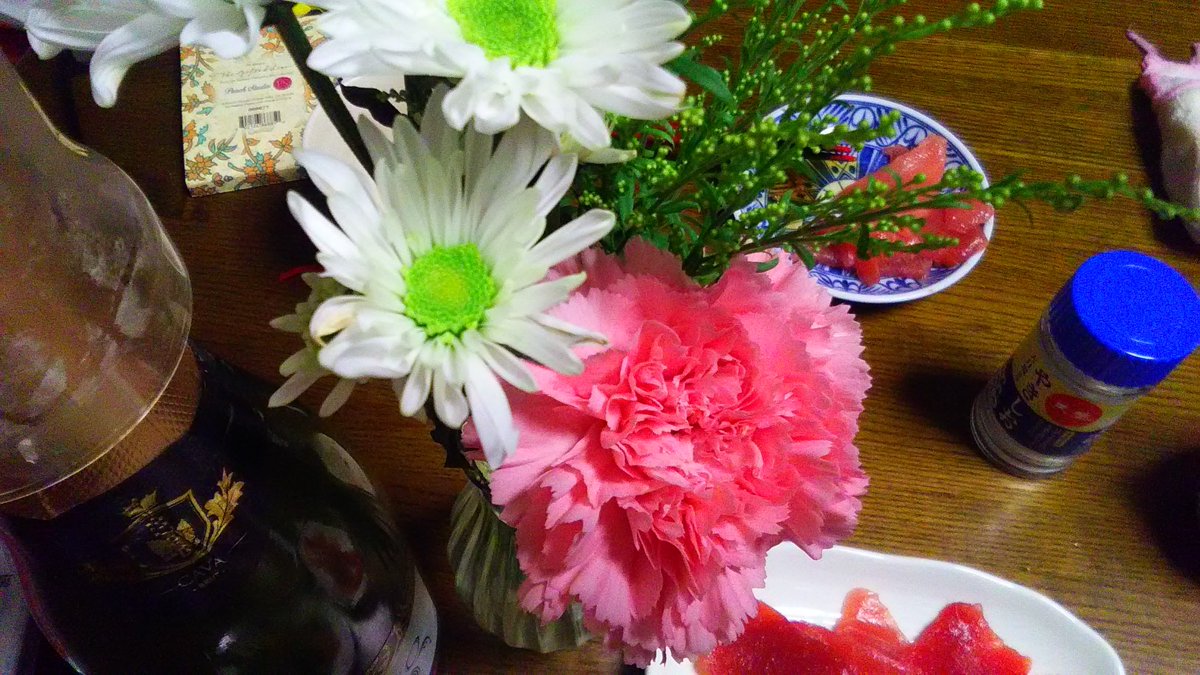 taku_oikawa's tweet photo. 2019年11月24日 日曜日18:47📷#家飲
アンフォルム
形なきもの?いや違う
スペイン語かな?ラテン語かもね✝️
https://t.co/3b8LgkxBqX
カラフルな食卓囲んでワインで乾杯🍷🍷
アレッポの食卓
かつてはもっともっと華やかだったはず
でもあっと言う間に着の身着のまま難民に🥣
https://t.co/C1NqmFMqca https://t.co/r4OIvgZlYE