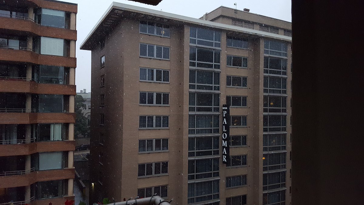 CapitalJeff's tweet photo. Ohmondieu! Le #SnowDoom is here! Just wet, nothing sticking as yet. #DupontCircle #dcwx #WUSA9Weather @hbwx @TenaciousTopper @MelissaNordWx @chesterlampkin @FitzFox5DC @ChrisClimate @DildineWTOP @PoPville https://t.co/uKp5KFnDR6