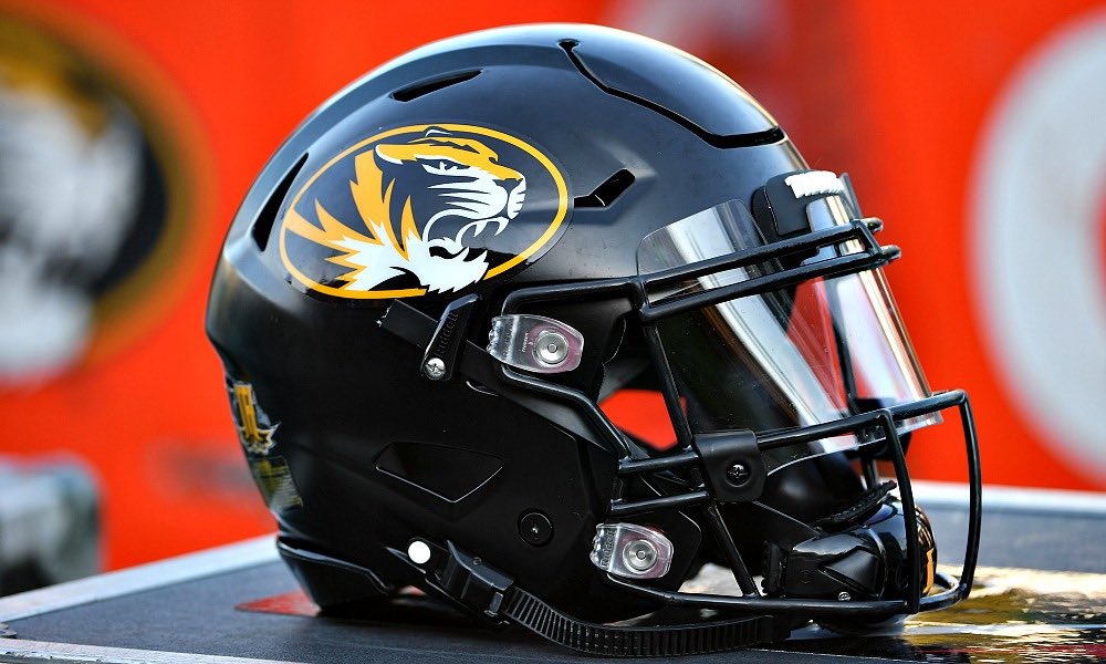 lukealtmyer9's tweet photo. Extremely blessed and honored to receive an offer from the University of Missouri ⚫️🟡  #TheZou @CoachDrinkwitz @QBCountry @ChadSimmons_ @DemetricDWarren https://t.co/XRvyxIn6gu