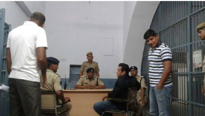 ienam1's tweet photo. Sharukh Salman &amp; Amir are now at 
Bandra police cowki😄
They're lodging a missing diary to 
find out their lost spine😜
Hope they will able to find it💔  #ISupportDeepika #IStandwithDeepika #IndiaStrikesAgainstModiGovt @iamsrk @BeingSalmanKhan @aamir_khan @deepikapadukone https://t.co/Agbzfg5Ffx