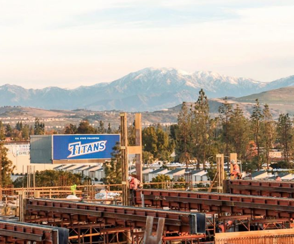 🚗 A six-level parking structure will feature 1,900 parking spots, energy-efficient LED lighting, as well as elevators and a staircase. 
Find out more about the expansion here: bit.ly/csuf-parking-e…
📸: @CSUFMihaylo
<a href="/CSUFPTS/">CSUF Parking & Transportation Services</a>