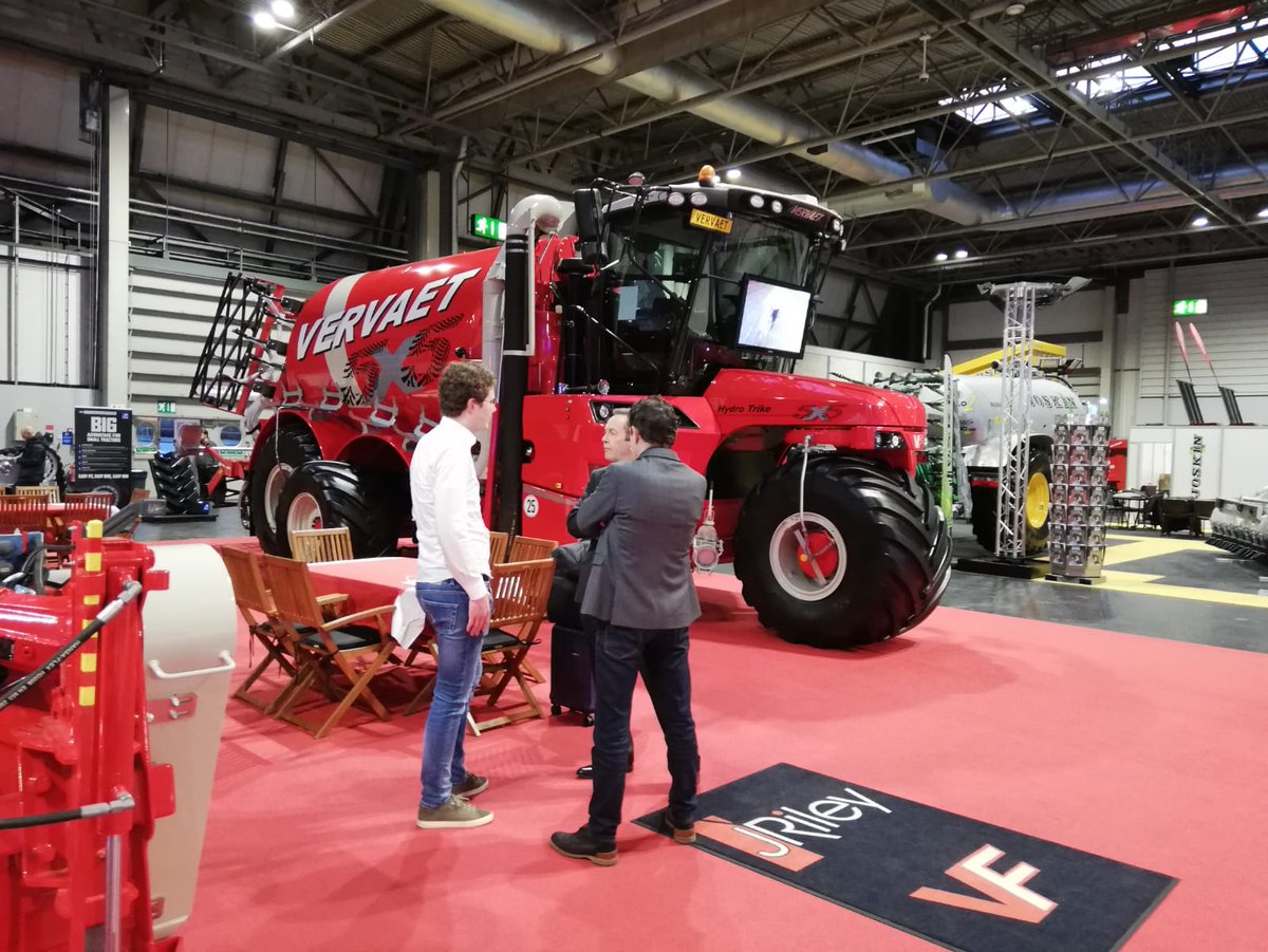 JRileyBeet's tweet photo. It's been a fantastic first day at the 2020 @lammashow. If you're here tomorrow make sure you come and visit us on stand 12.644 to see the latest @FransVervaetBV #Vervaet Q-616 #beetharvester and new #HydroTrike 5x5! #Jriley #britishbeet https://t.co/vnFpaTpnuL