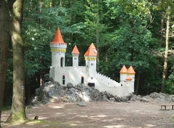 vyletysdetmi's tweet photo. Na Kočičí hrádek se můžete podívat i v zimě. :-)

https://t.co/lmRoKouihW
#tipnavylet #vyletysdetmi #tipnavikend https://t.co/cV1CsO5Xol
