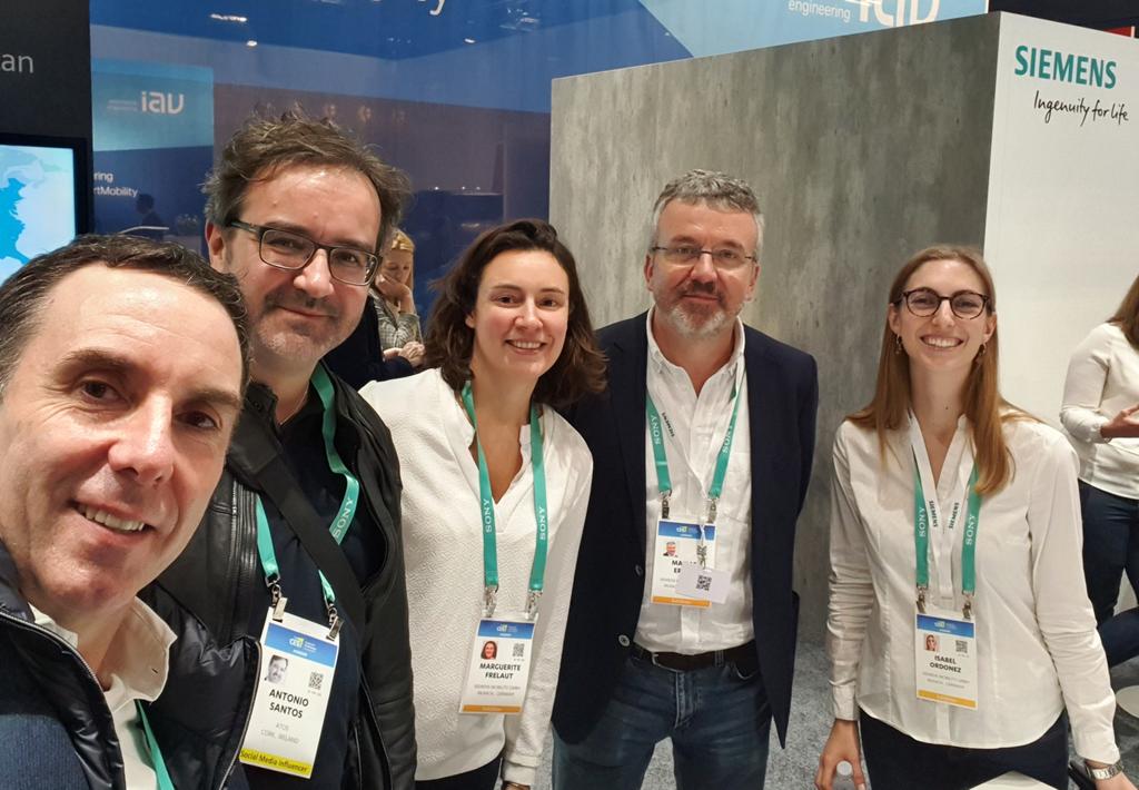 Kevin_ODonovan's tweet photo. Thanks to the @SiemensMobility team here at #CES2020... we just got a 2hr deep dive walk-through at their booth.
Some pretty clever #tech & solutions incl their Mobility Operating System, seamless #mobility, #intelligent infrastructure for #AV's and way more ... #SIExMobility https://t.co/f40Mzw3IJ5