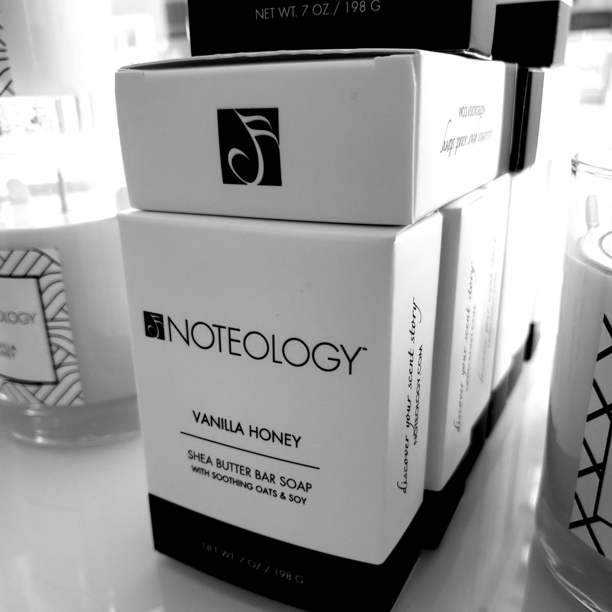 NoteologyFrag's tweet image. With soothing oatmeal and silky shea butter, our Vanilla Honey bar soap is the ultimate in skin-loving luxury. 🛀 

#loveyourskin #selfcare #notefragrances #handmade #scentedsoap #sheabutter #barsoap #scrubadub #bathtime #skincare