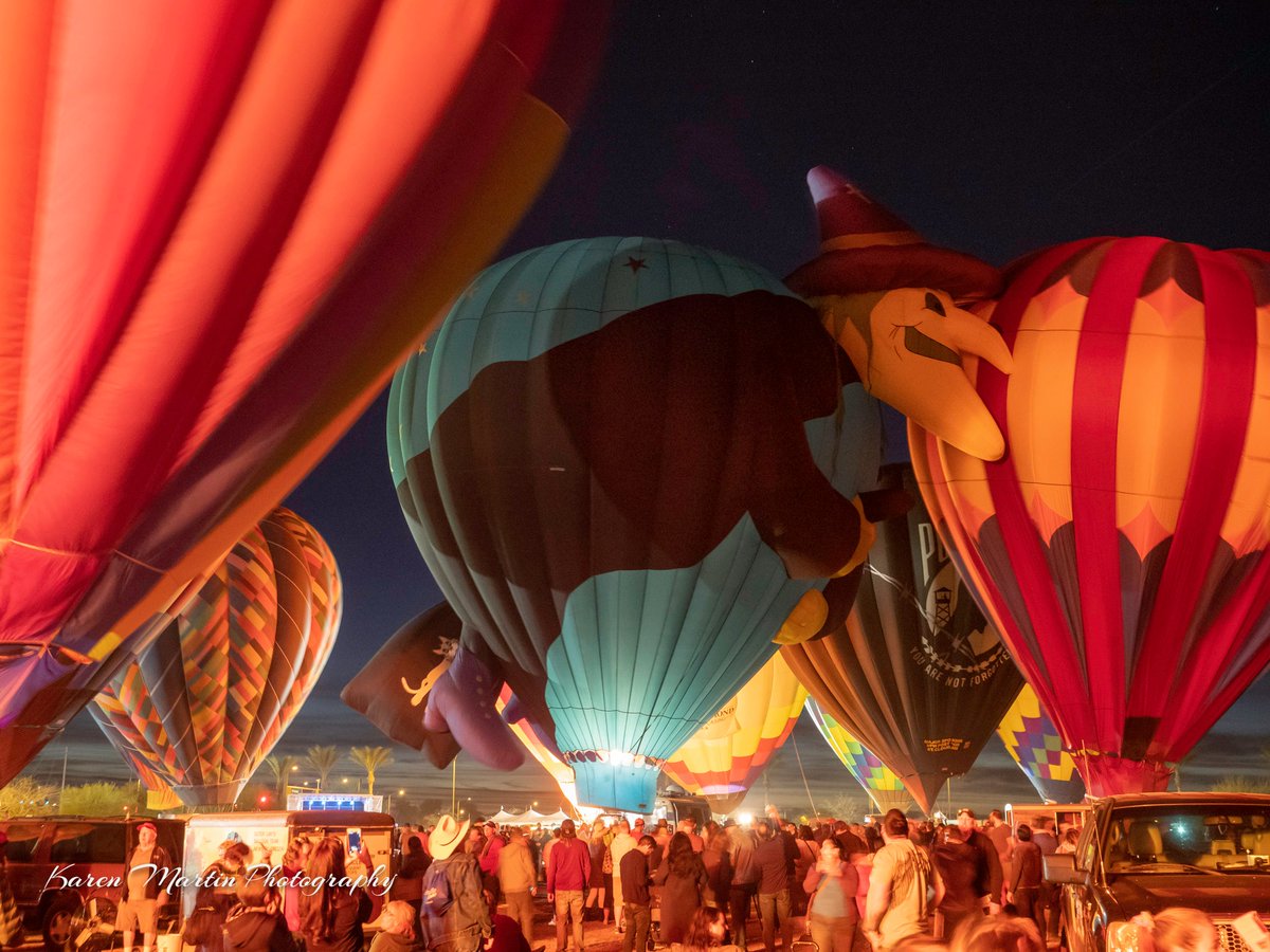 MardiGrasSETX's tweet photo. Who's ready to GLOW with Mardi Gras Southeast Texas Beaumont, 2020? Words don't do it justice, but just check out these pics! Coming up February 20-23 in downtown Beaumont, Balloon Glow! #MGSET #puttingontheglitz #balloonglow @VisitBeaumontTX  @DiscoverBmt https://t.co/ZcuWsymSbs