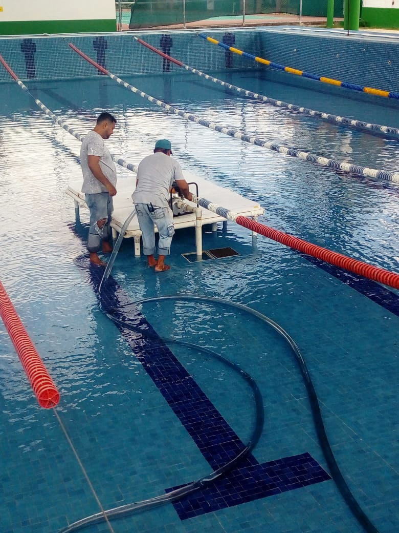CozumelGobierno's tweet photo. El Ayuntamiento de #Cozumel realiza labores de mantenimiento y mejoramiento en la Alberca Municipal 🏊🏻‍♀️🏊🏻‍♂️ por lo que se tiene previsto reabrir las instalaciones el próximo martes 14 de enero, para seguir fomentando las prácticas deportivas entre los cozumeleños. https://t.co/ECnuot7JKe