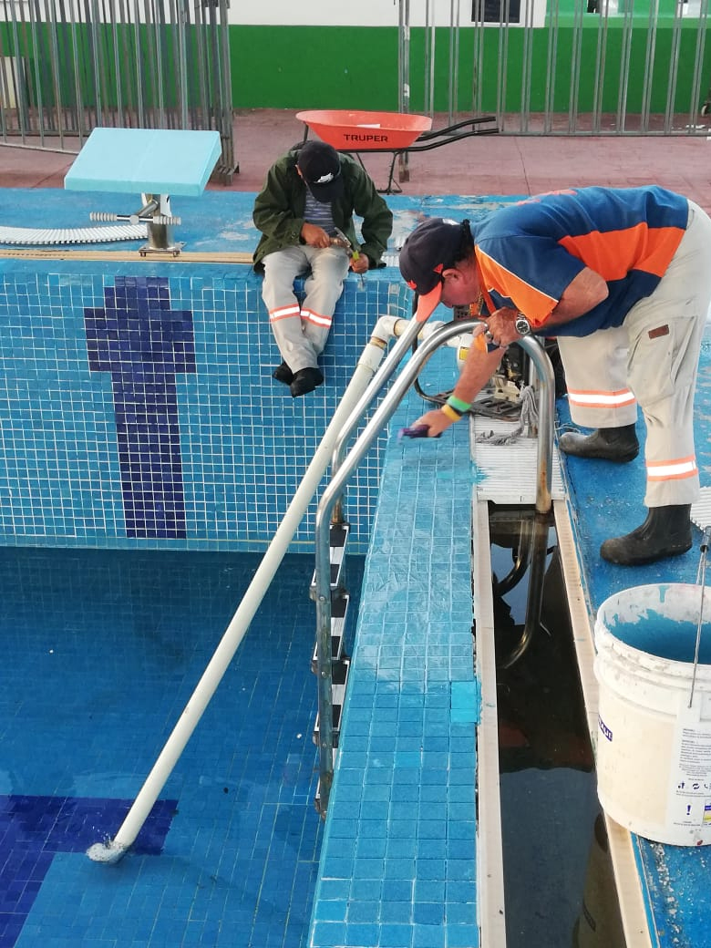CozumelGobierno's tweet photo. El Ayuntamiento de #Cozumel realiza labores de mantenimiento y mejoramiento en la Alberca Municipal 🏊🏻‍♀️🏊🏻‍♂️ por lo que se tiene previsto reabrir las instalaciones el próximo martes 14 de enero, para seguir fomentando las prácticas deportivas entre los cozumeleños. https://t.co/ECnuot7JKe