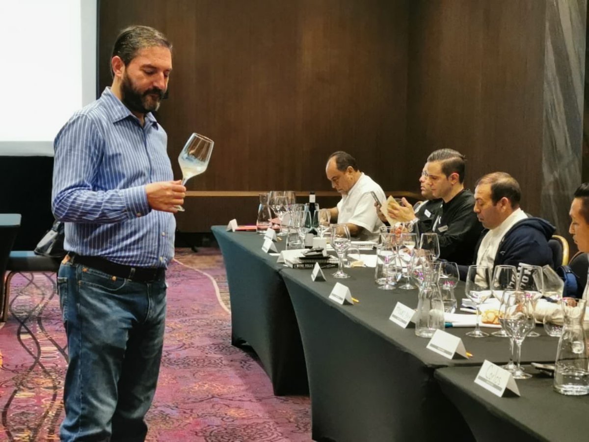 ASM_Peninsula's tweet photo. Este fin de semana aprendimos de los vinos de Alemania en el #DiplomadoEnVinos #ASMCancun con el #sommelier @AngeloRivasMX que nos compartió su conocimiento, experiencia y pasión por el mundo de #vino https://t.co/c14bcN4z1i