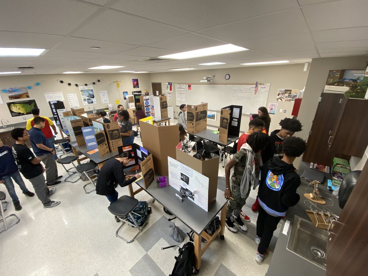 Coach_Driver2's tweet photo. Gallery walk of our Science Fair projects and practicing presenting to our peers. https://t.co/CdeMjYH9Rl