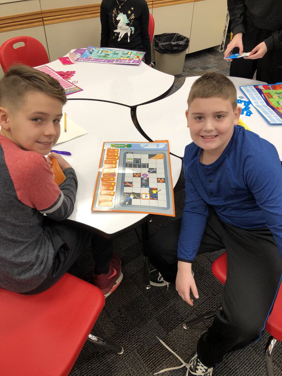 cariweinberger's tweet image. Unplugged activities... Learning to code using flip folders #CriticalThinking #cooperativelearning #codeandgo #mtesdragons