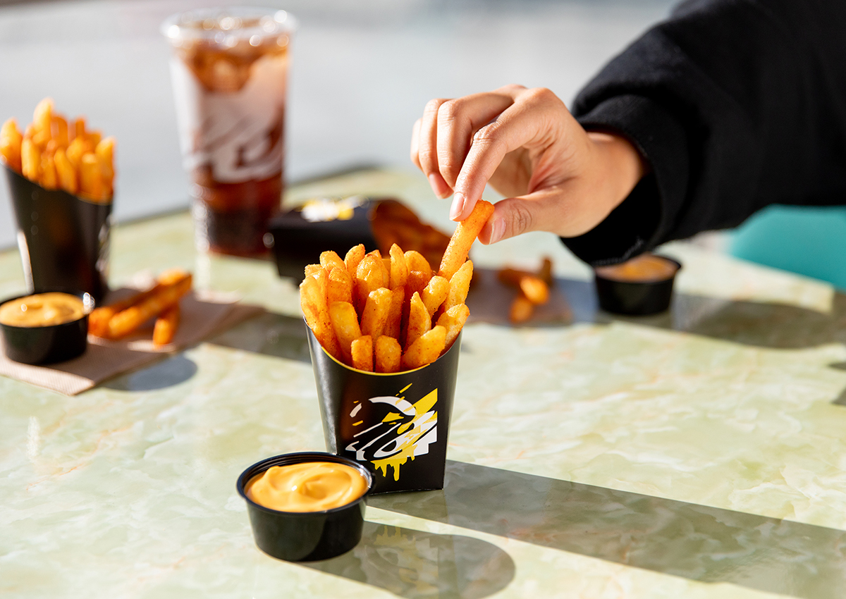 NRNonline's tweet photo. .@tacobell to bring back Nacho Fries on Jan. 30 https://t.co/J14lYSjRko @RonRuggless https://t.co/ERBEnNTJvz
