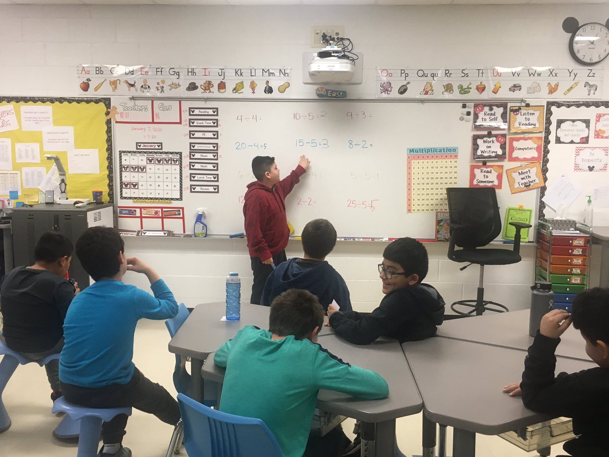 TomlinsonMary14's tweet photo. I had fun subbing in @mrstownsendvv’s 5th grade class this afternoon! It was nice to see how far my friends have come since they were in 3rd grade! #tomlinsonnottownsend #cathcingupwitholdfriends #teachingdivision @VV_Voyagers https://t.co/zOmyYsDNVe