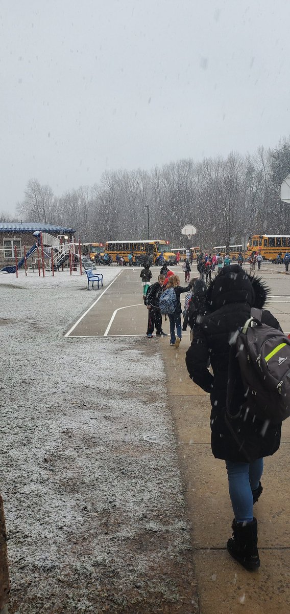 Dismissal isn't so bad when you get to play in the snow! ❄ #ashlandsoar