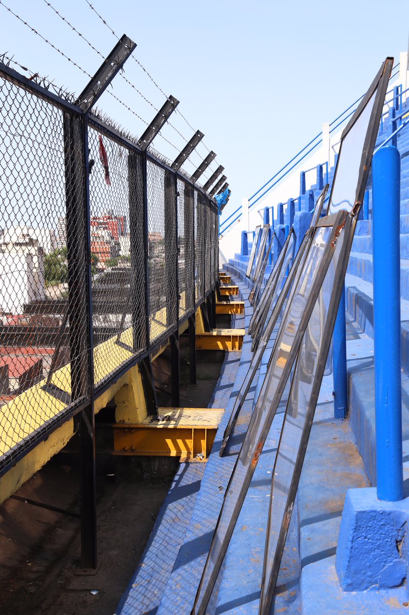 BocaJrsOficial's tweet photo. [OBRAS] Se retiraron los acrílicos de la tercera bandeja sur para permitir una mejor visión de los socios en ese sector de la Bombonera.

Más información 👉 https://t.co/wf0ucNzUVM https://t.co/yrbbBzx0x1