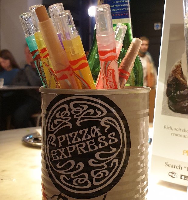 #allergyapplause to the brilliant @PizzaExpress Petersfield, for making a six-year-old’s Pizza Night, and making it as stress-free as possible for her parents! Particular thanks to Xenia who took down our allergies for the kitchen (without us having to ask) 👏👏👏👏