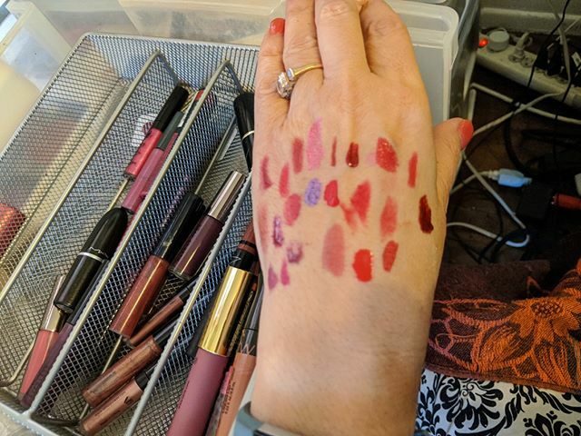 MahinBellydance's tweet photo. Decisions, decisions..... right?
.
.
.
.
.
.
.
#welcometotheglitterzone #glitterisalifestyle
#TheSparklyLife #bellydancersofinstagram #stageface #bellydanceproblems https://t.co/M6uIkvSKHz