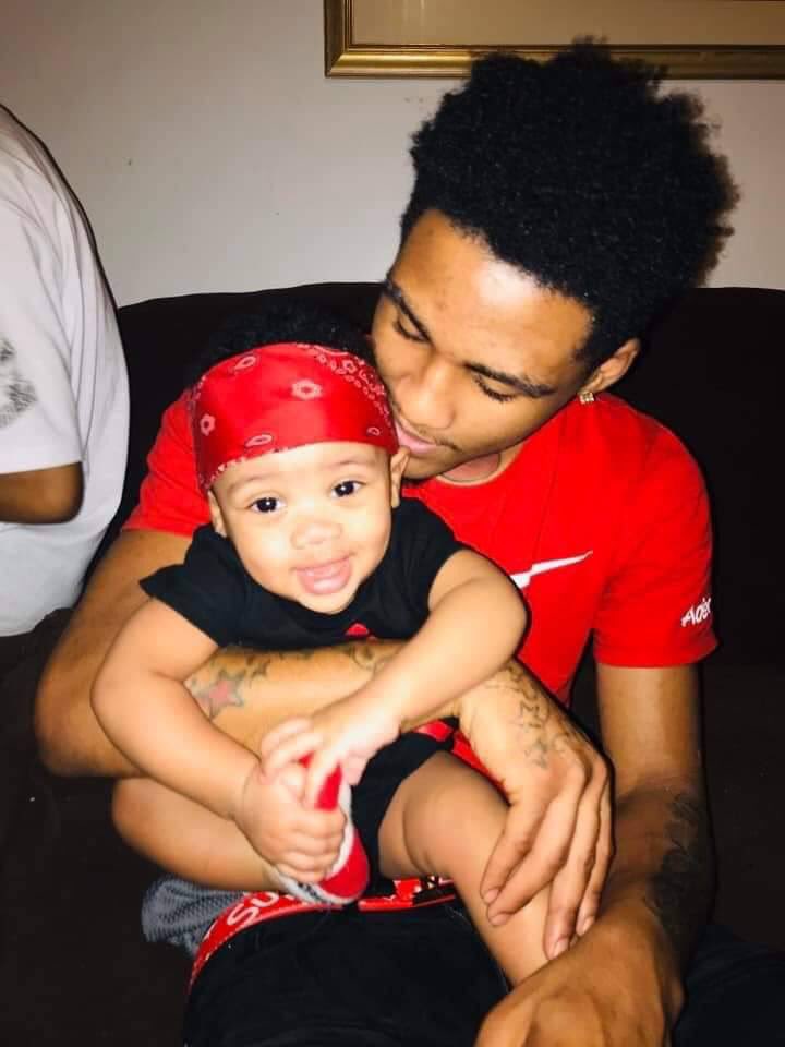 endofphase1's tweet photo. Yesterday I laid my only baby brother to rest. Absolutely the hardest day in my life. God sent for you December 27th morning. I never imagined going into 2020 without you. Ts killin me 😢 New Year, New Me fr because you took apart of me when you left 💔 I love you forever Damon♥️ https://t.co/eu45OAQWzw