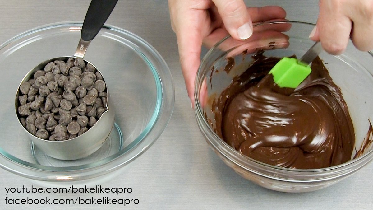 BakeLikeAPro's tweet image. How To Temper Chocolate SIMPLY EXPLAINED TUTORIAL youtu.be/5BftuM29lcc ✅

#chocolate #tutorial #baking #recipe #food