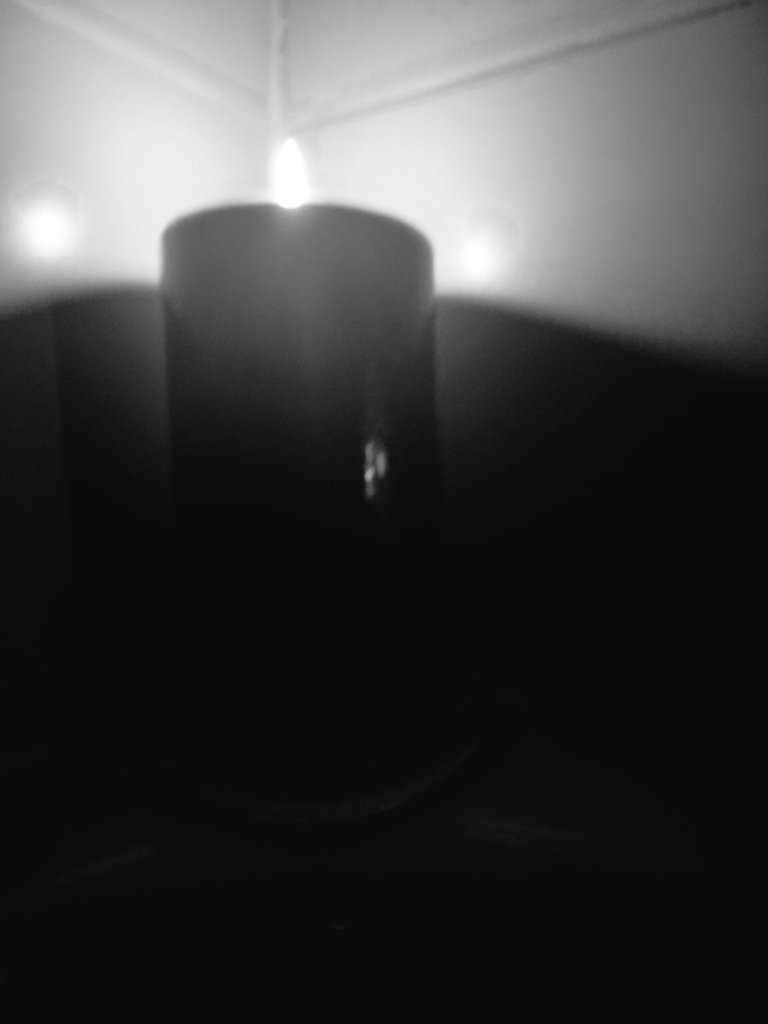 LauraBlunden1's tweet photo. Needed a relax and a soak after an ok but very long day. One can get used to relaxing with candles and bubbles #relaxing #destressing #bubbles #candles #clean #cleanpjs #cleanbedding #itsthebest https://t.co/hfmvn1QRJj
