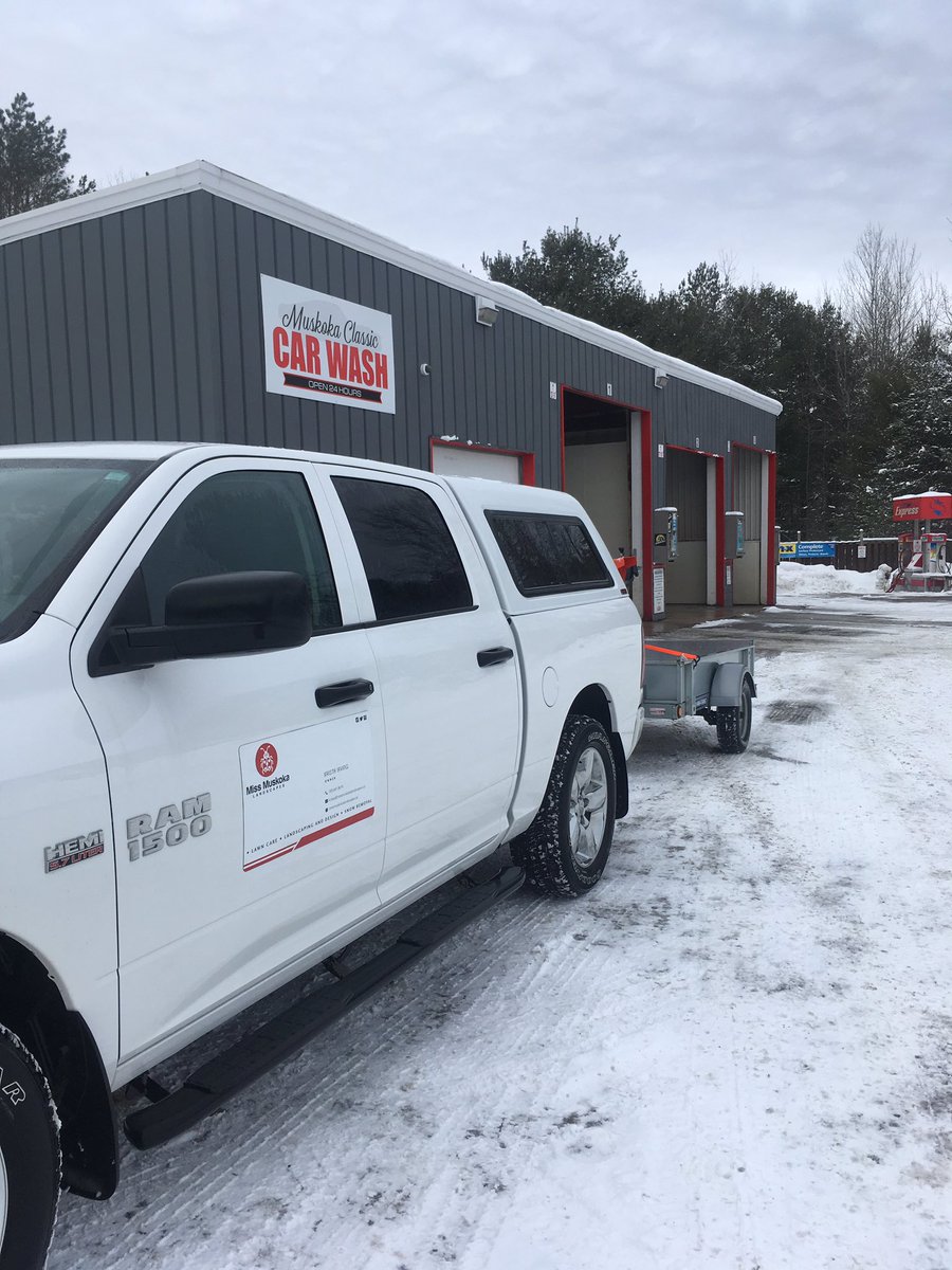 MissMuskoka's tweet photo. All cleaned from 2days of snow clearing! #Muskoka #Snow #Bracebridge #Missmuskokalandscapes #Happy https://t.co/bbcPH1b08Q