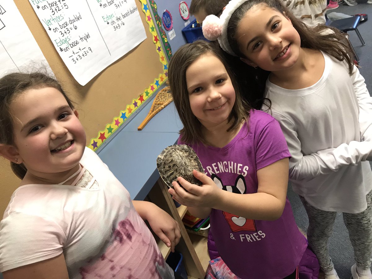 MichelleMuio's tweet photo. Thank you @WCDSBFNMI for sharing and supporting our #Grade3s to further connect their understanding and learning of #FirstNations contributions and life in Upper Canada @staugustinewcd https://t.co/3fTQOt8QJl