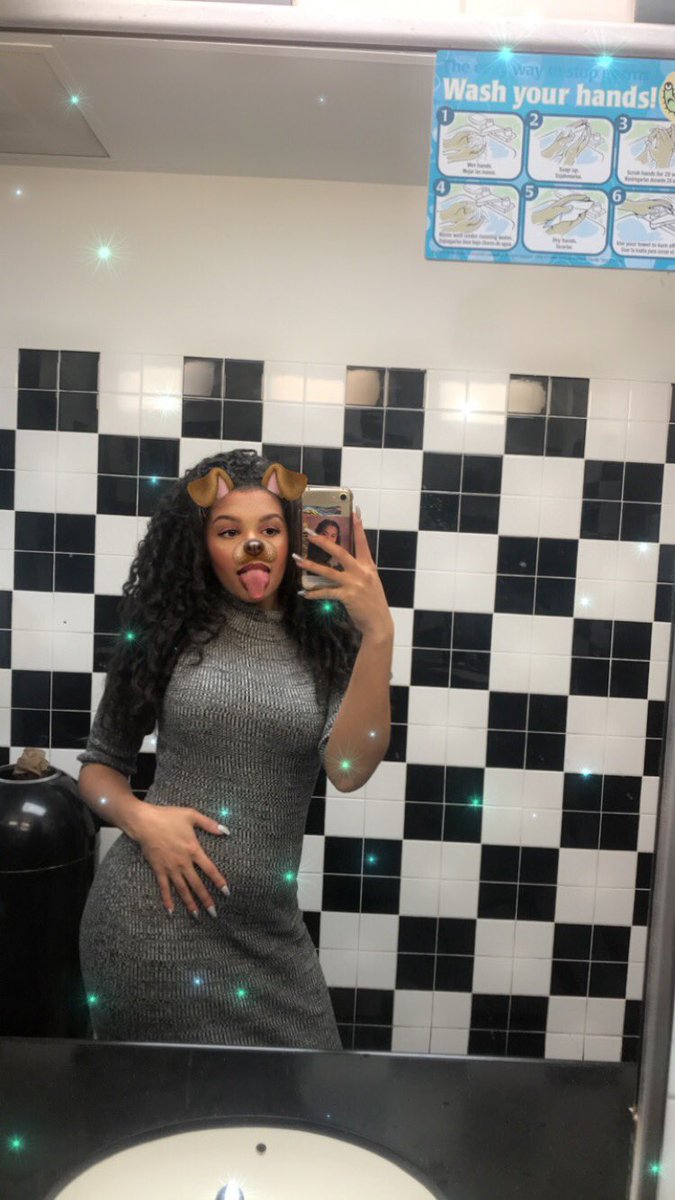 _Darnee's tweet image. My drunk selfies are becoming a thing😂🥰