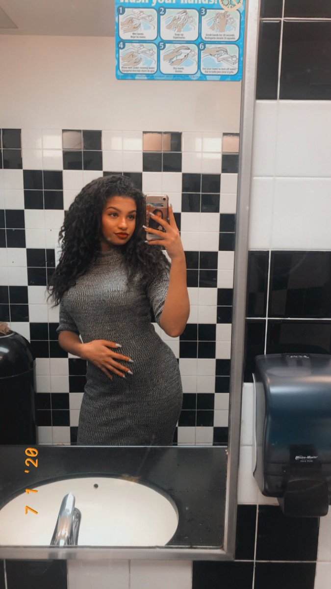 _Darnee's tweet image. My drunk selfies are becoming a thing😂🥰