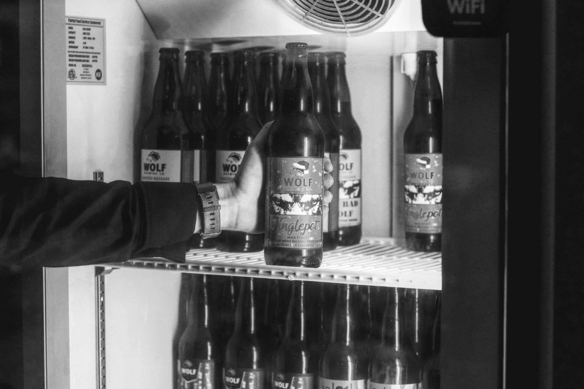 Hanging onto the holidays like... 👇🏻 #seasonal #jinglepotmilkstout #nanaimo