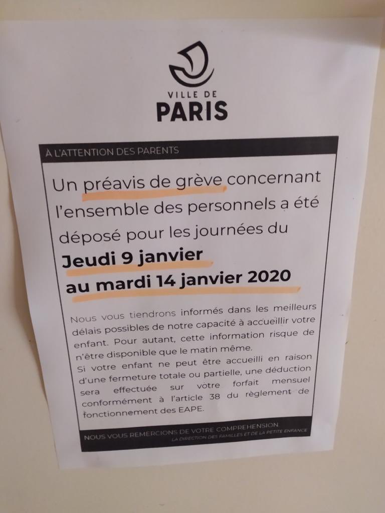 Tiens! « l’ensemble des personnels est en grève » dans la crèche publique de notre Daf!! Le vote à main levée, c’est la démocratie des syndicats! Pendant ce temps là toutes les 3000 crèches partenaires ⁦@maplaceencreche⁩ sont ouvertes.
