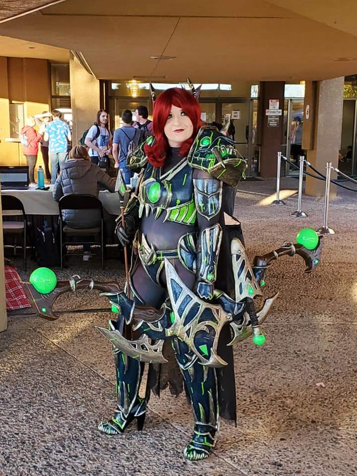 Schrei205's tweet photo. Wore my hunter again at @Taiyoucon this weekend! Did two shoots but couldn't handle being in the costume much longer than 2 hours. 😅 3rd pic is what my backplate looked like when I took it off. Cosplay is sweaty as fuck.

#cosplay #Warcraft #demonstalker https://t.co/kKQaV17cq3