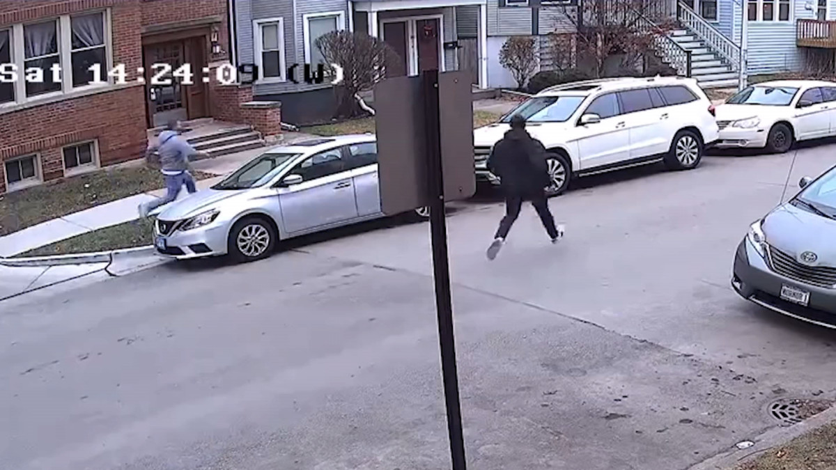 nbcchicago's tweet photo. Jiu Jitsu Professor Stops Would-Be Thief, Uses Moment to Teach a Lesson https://t.co/8K59evvvL1 https://t.co/WQ4jwUTyBv