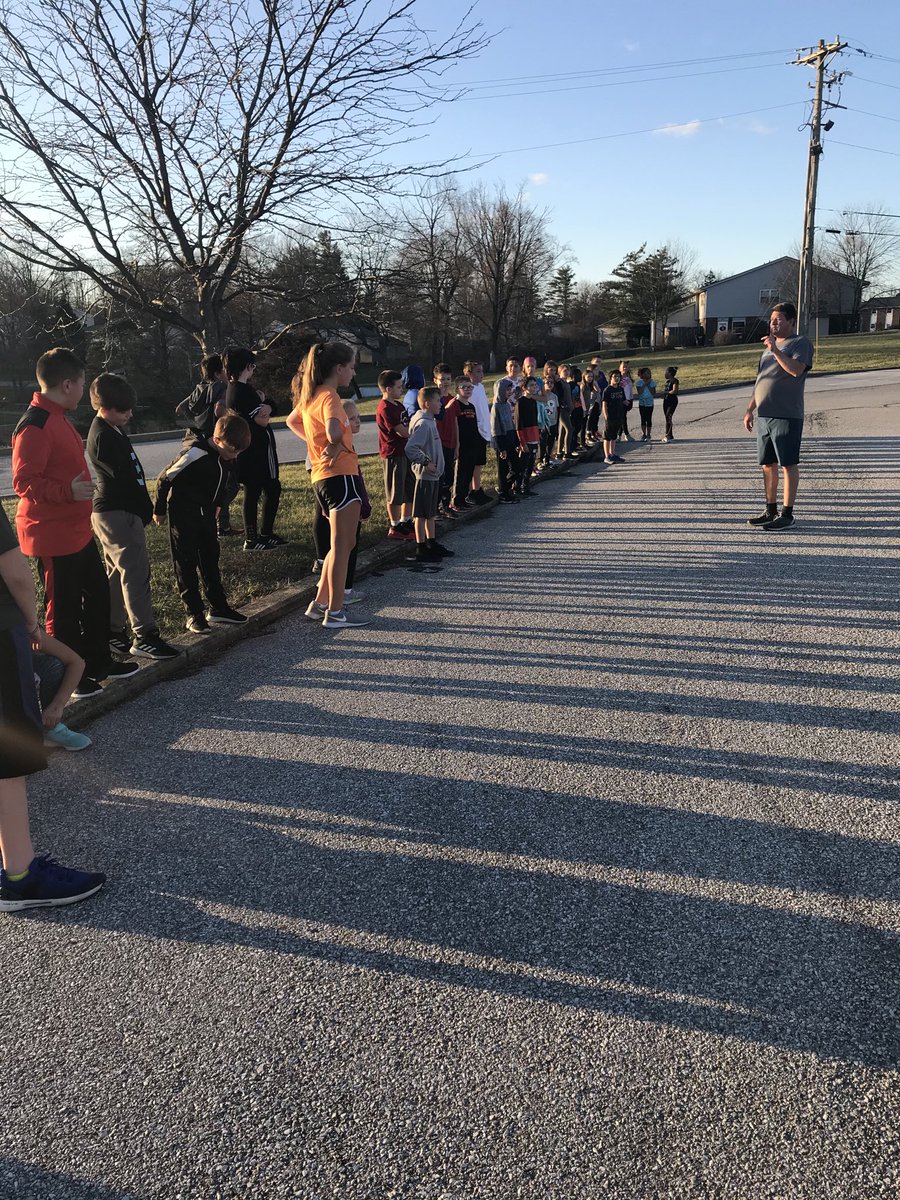 BeechgroveElem's tweet photo. Bruins Running Club Day 1 in the books!! Wohoo so proud of these kiddos! #BGBruinsPride ⁦@EnergyBusSchool⁩ https://t.co/CsC2kF3djb