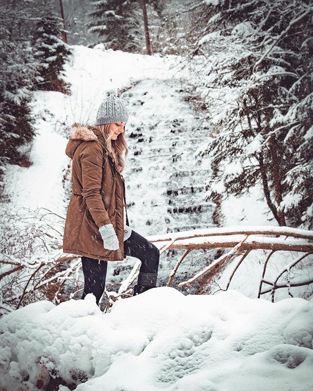 theblondeflow's tweet photo. Fotka z roku 2018...ani mi nepřijde, že už je to dva roky stará fotka...ale pořad má, co do sebe...☺️
.
.
.
#snow #winterwonderland #winter #ootd #winteroutfit #instainspo #prettylittleiiinspo #americanstyle #blondesandcookies #girlyinspo #czechgirl #blogger #smile #winteris… https://t.co/cldi4HDKAq