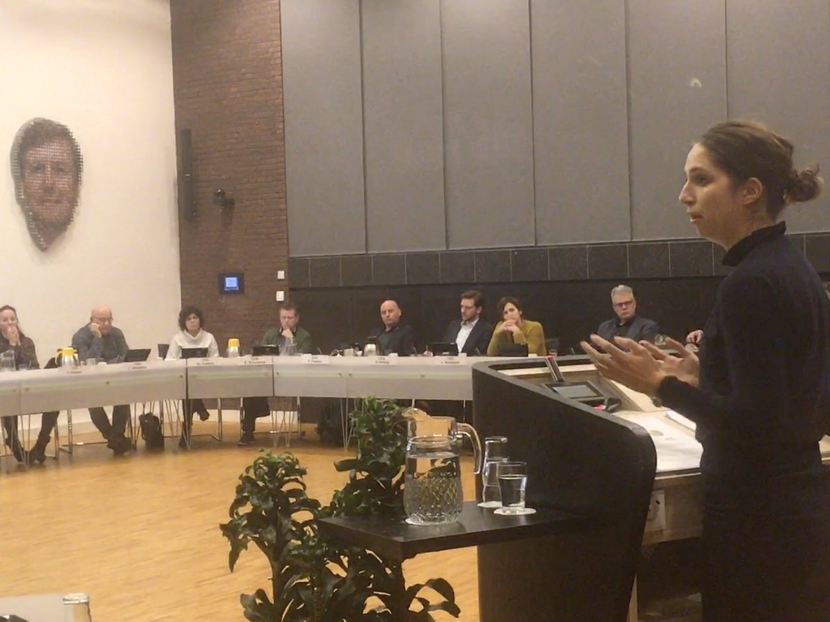 RaadHadM's tweet photo. Beleidsmedewerker Lisa Elbers geeft de #raadHadM een toelichting op richtlijnen #omgevingsgesprek. https://t.co/G2PP1ZEAB3