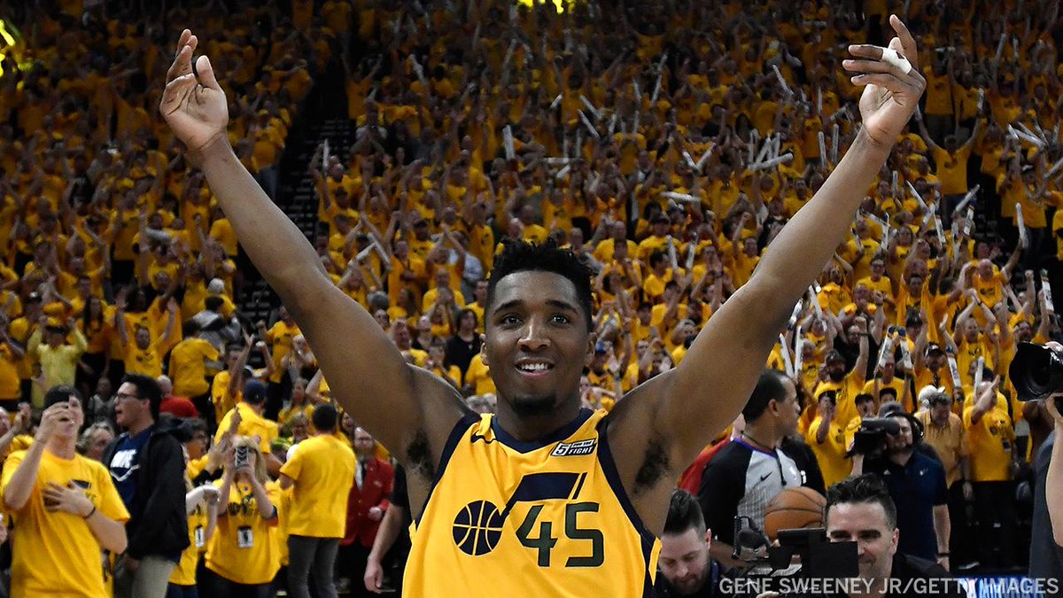 SportsCenter's tweet photo. Jazz have won 11 of their last 12 and Donovan Mitchell has been on fire during during that stretch 🔥

25.6 PTS | 6.0 AST | 4.0 REB | 52% FG https://t.co/GXzTx2CAi7
