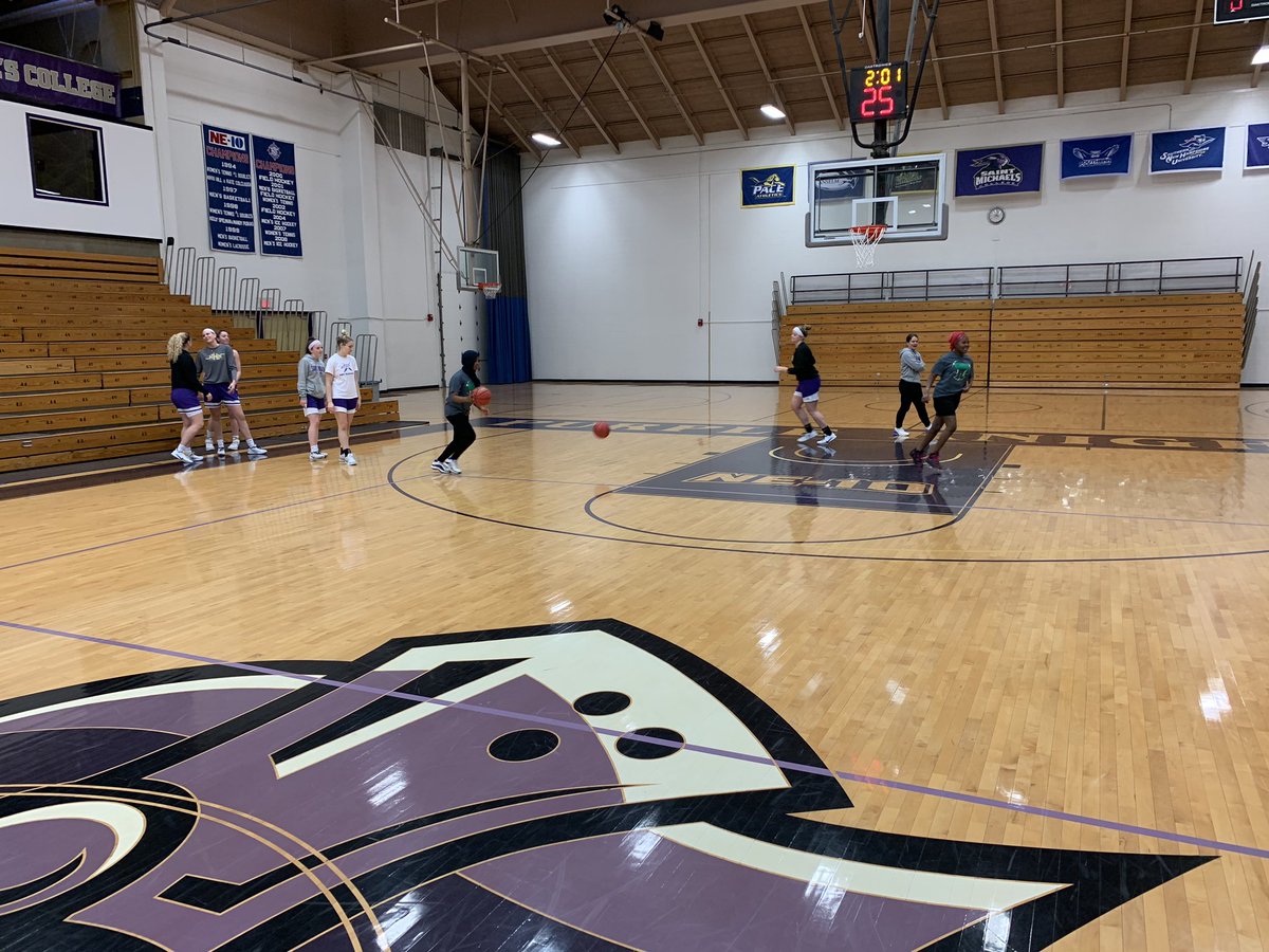 Great afternoon practice with our Sisters in Sport- Winooski Middle School!! <a href="/WinooskiLearns/">WinooskiLearns</a> #SpartansandKnights 💚💜