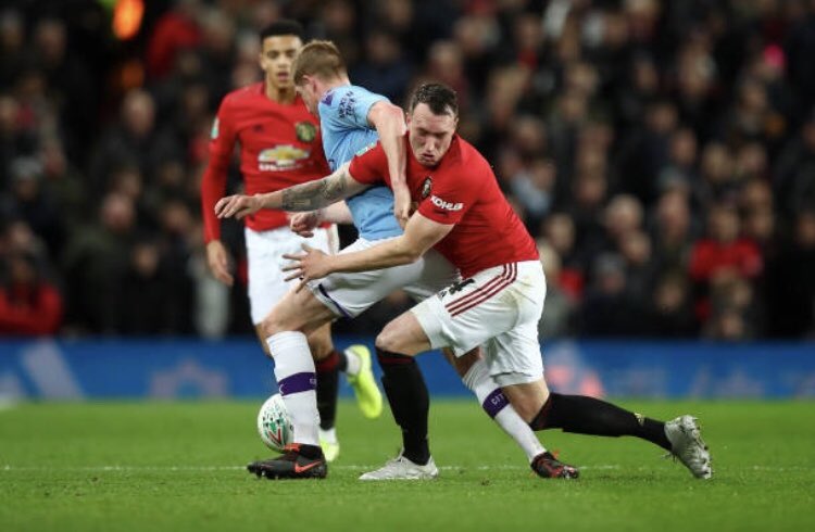 Cibonk101's tweet photo. My God!!! Just take a look at a Manchester United defender. What happened to this great club?
#PhilJonesOut #OleOut #PereiraOut #LingardOut #WoodwardOut #LindeloefOut https://t.co/i1mnHAfLSu