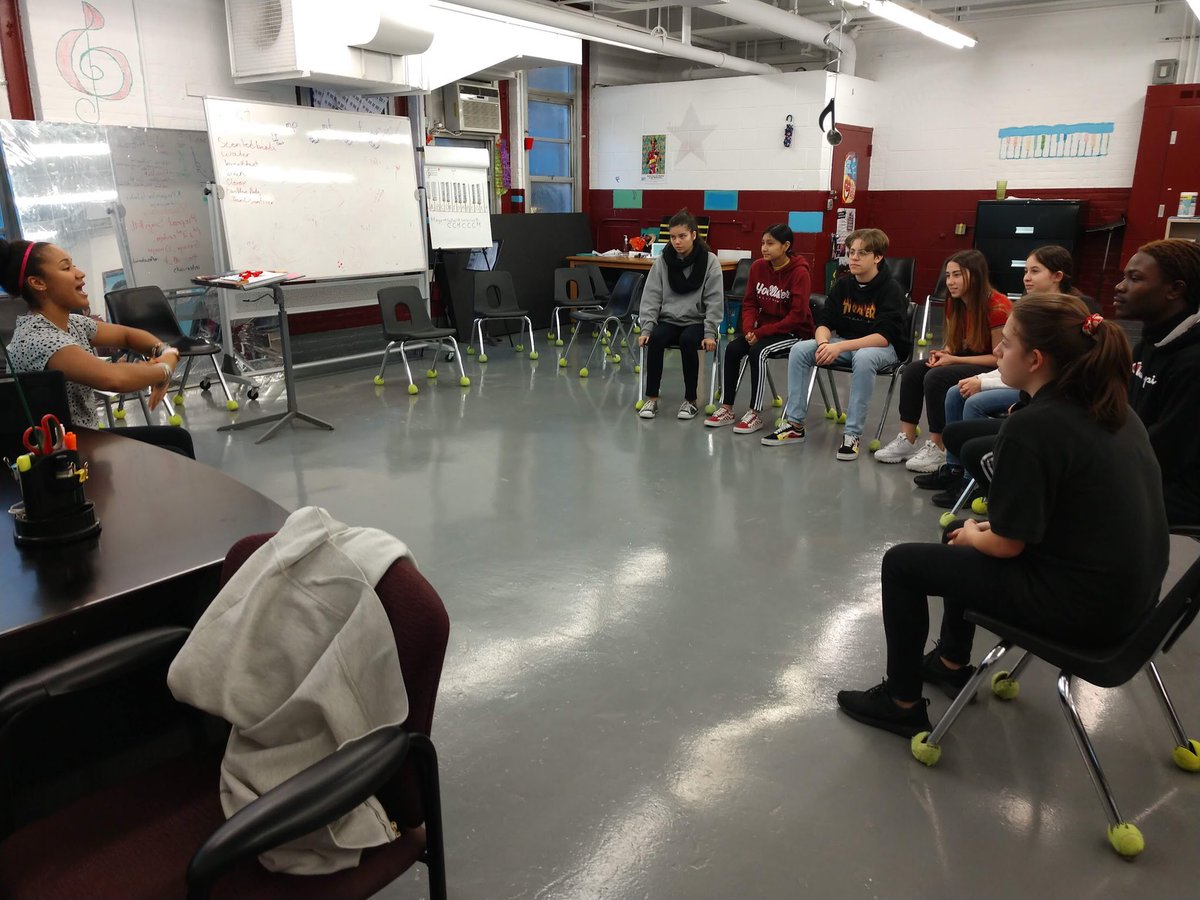 oliverStOwls's tweet photo. Partnering with @East_Side_High brings our community closer! Our students loved learning from ESHS Vocal Music &amp; Dance teachers&amp; students @NPSvoices #oliverPride https://t.co/XRRXND2ABI