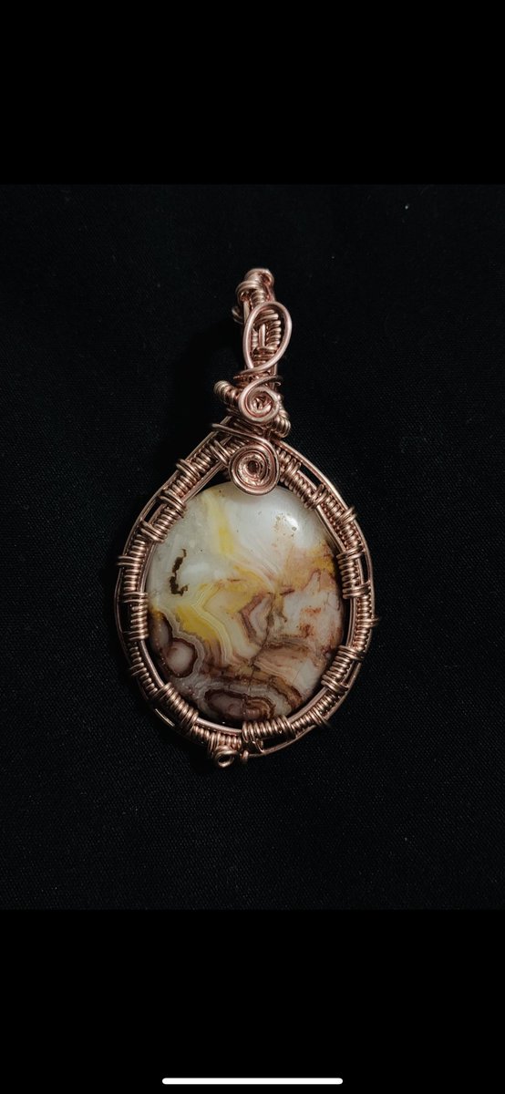Crazy lace agate. This took FOREVER to wrap, but it was worth it. 💛🧡