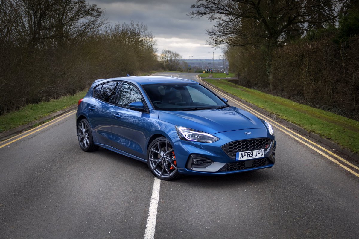thesupercarsta1's tweet photo. Yesterday @forduk dropped this Focus ST off for me to spend a week with. First impressions are good and look at that colour! Good looking hot hatch #ford #focusst #fordfocus #fordfocusst #focusrs #focusstmk4 #hothatch #hothatchback #fastford https://t.co/6K8QqqFUDb