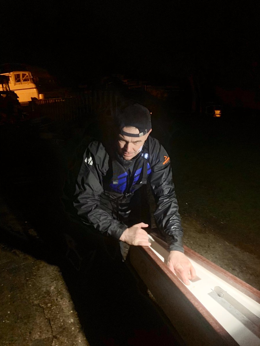 CambsRoyals's tweet photo. There is something really special about paddling on the river at night with just your dragon boat and buoyancy aid lights illuminating the way ahead. 

@CambsRoyals We love winter training! https://t.co/GjADPrrjND
